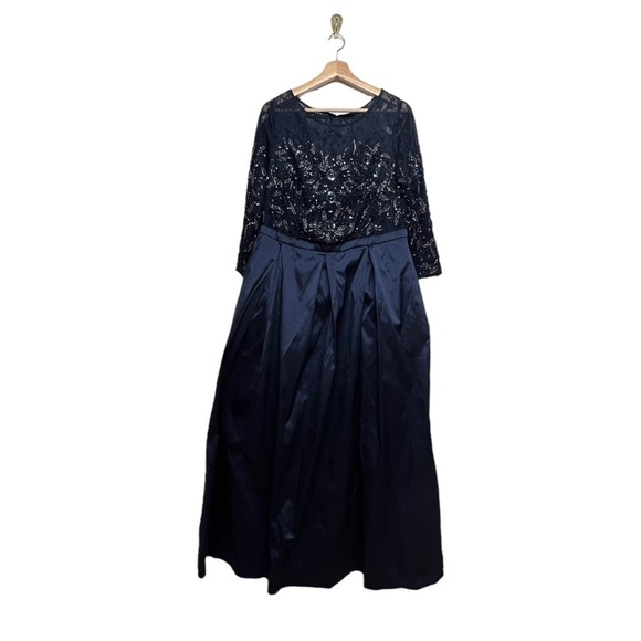 OLEG CASSINI Three Quarter Sleeve Beaded Lace Ball Gown Navy 16W - Picture 4 of 10